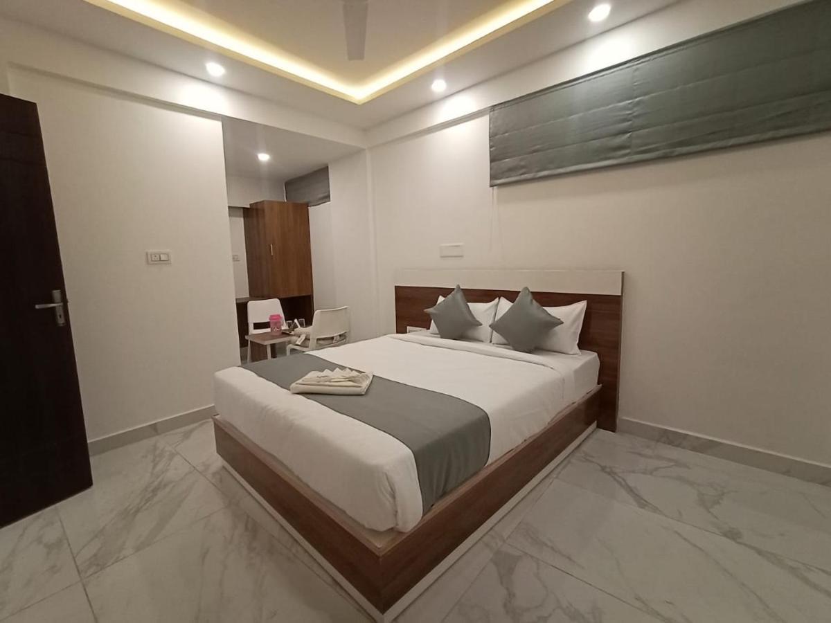 Hotel Royal N Deluxe Bangalore Esterno foto